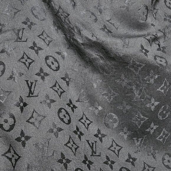 ❗SOLD❗ Monogram Classic Shawl - Picture 14 of 15